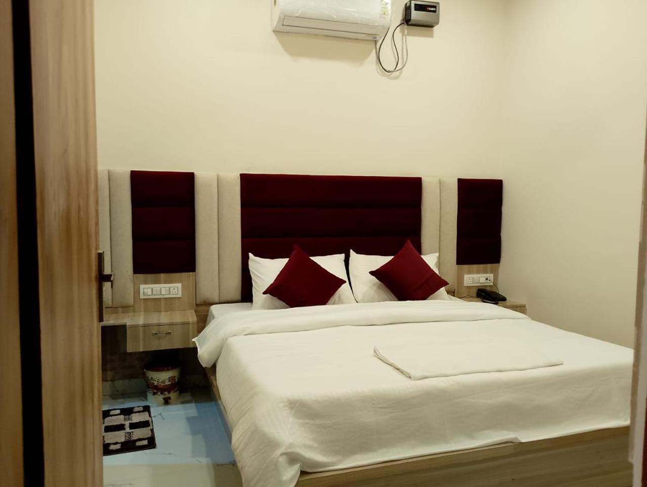 Hotel Lr Delite Inn Mathura Dış mekan fotoğraf