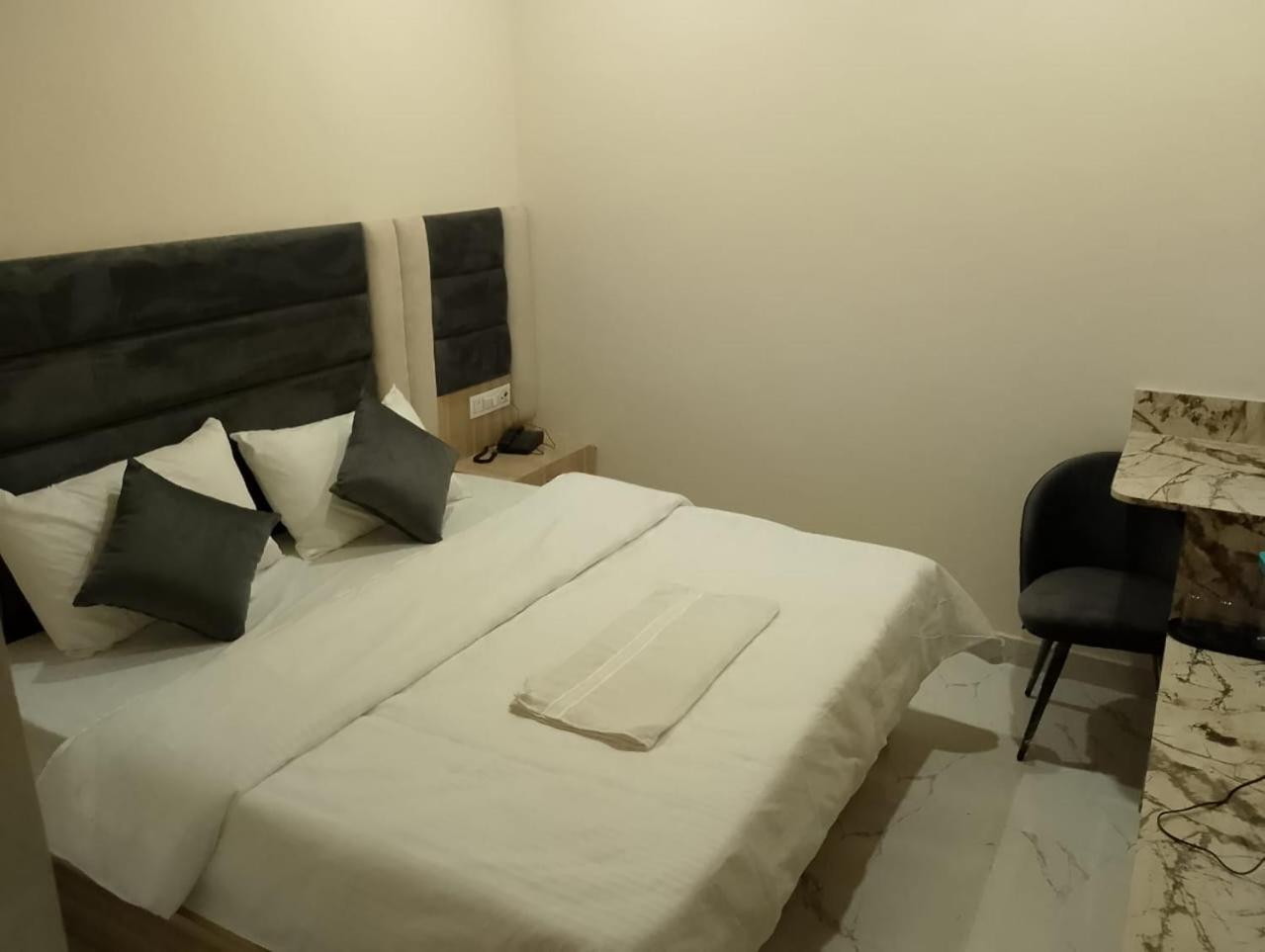 Hotel Lr Delite Inn Mathura Dış mekan fotoğraf