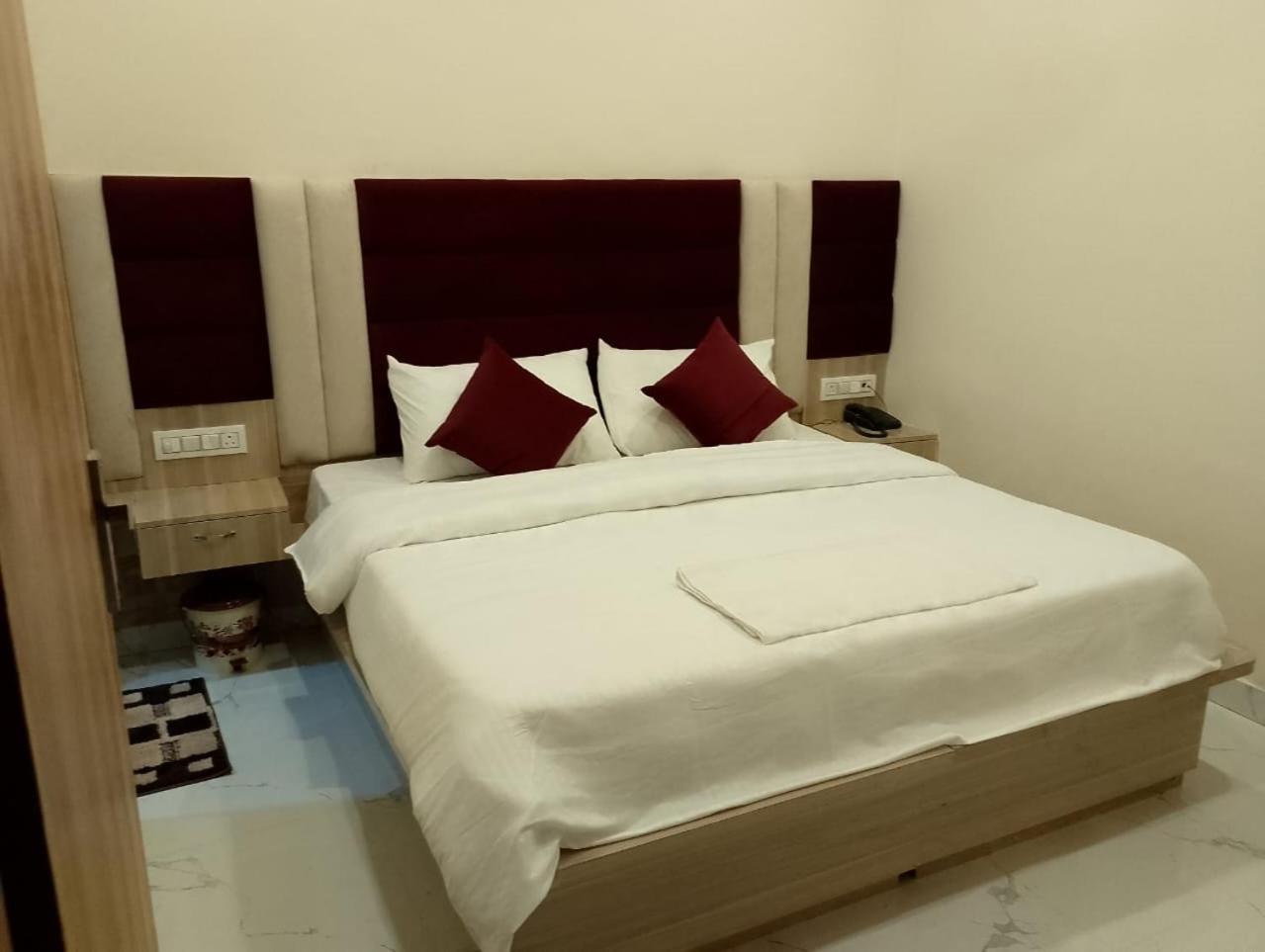 Hotel Lr Delite Inn Mathura Dış mekan fotoğraf